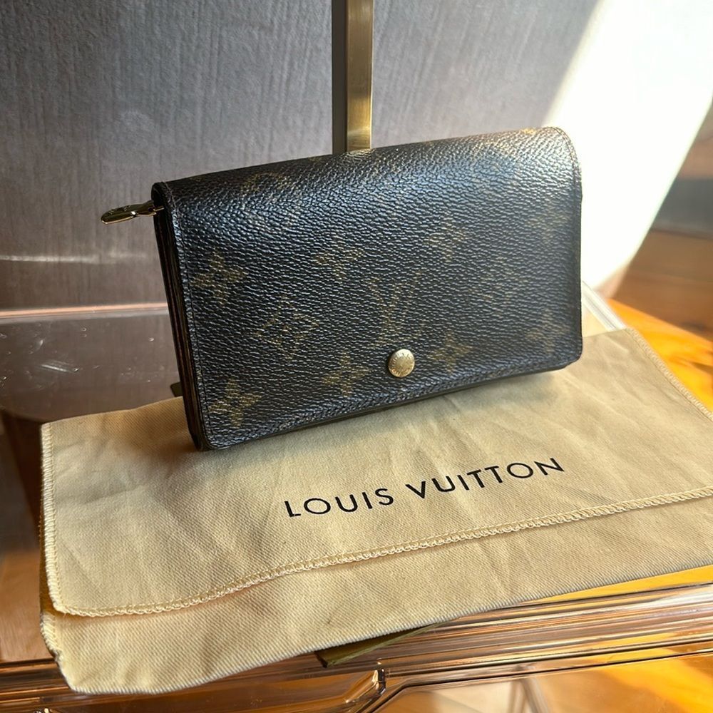 Authentic Louis Vuitton Porte Monnaie Monogram Wallet